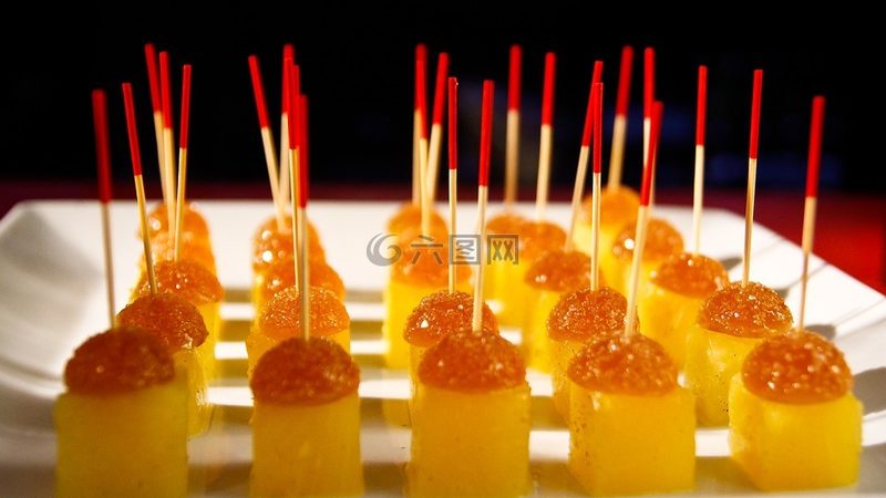 食品代工周期和起订量，到底谁决定谁